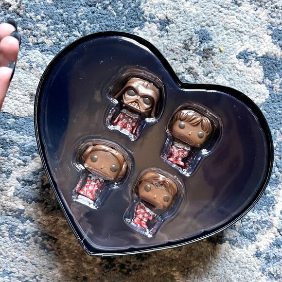 Star Wars Valentine's Day Pocket Pop! 4-Pack Vinyl Figures Heart Box - Picture 6 of 7